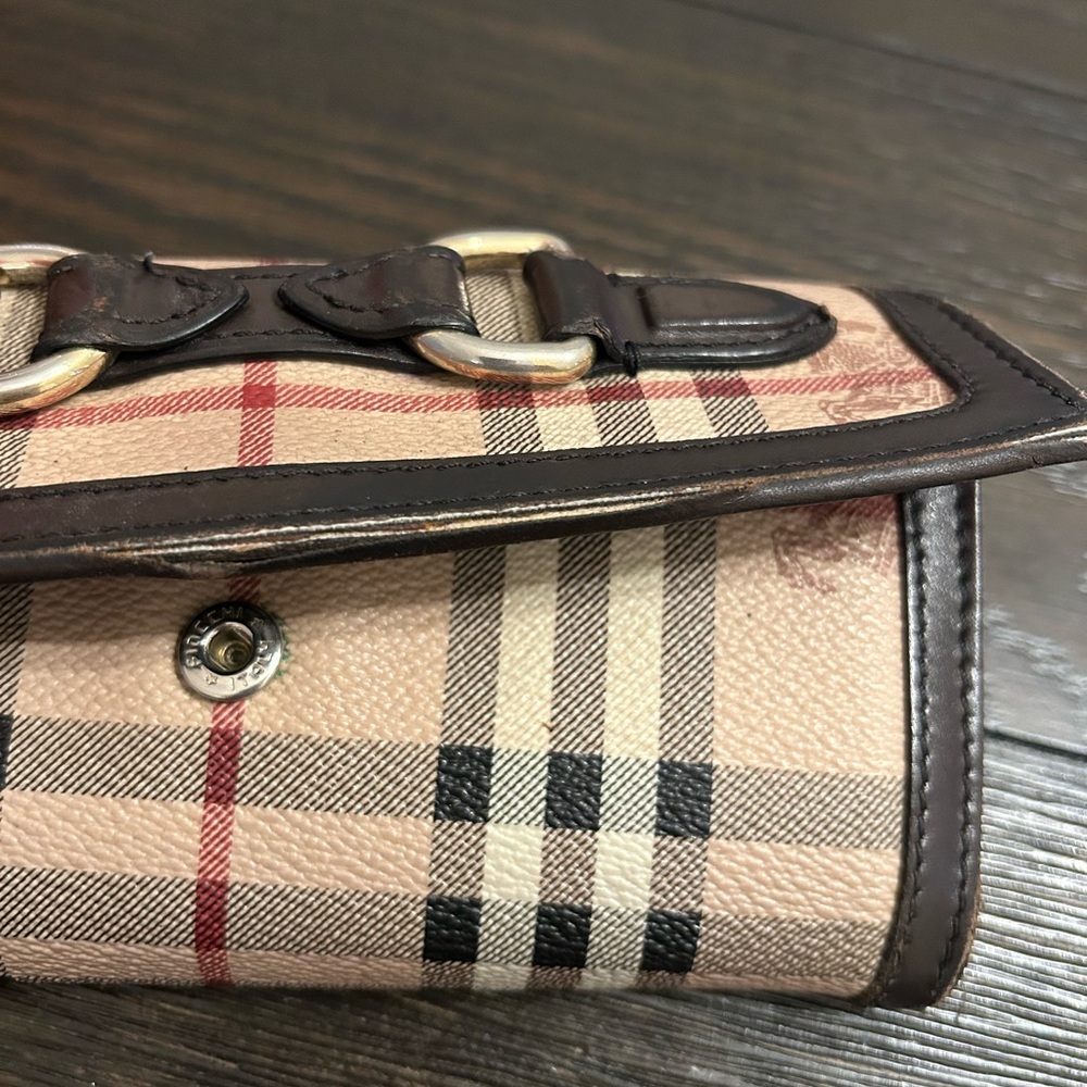 Timeless Burberry Wallet - Picture 3 of 12